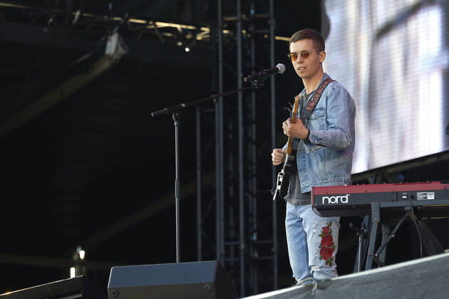 Mads Langer spiller til en udsolgt drive-in koncert paa Tangkrogen i Aarhus, fredag den, 24. april 2020.. , Aarhus Denmark