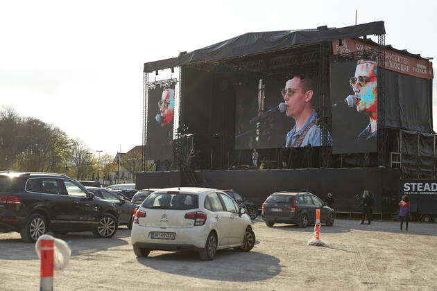 Mads Langer spiller til en udsolgt drive-in koncert paa Tangkrogen i Aarhus, fredag den, 24. april 2020.. , Aarhus Denmark