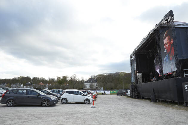 Mads Langer spiller til en udsolgt drive-in koncert paa Tangkrogen i Aarhus, fredag den, 24. april 2020.. , Aarhus Denmark