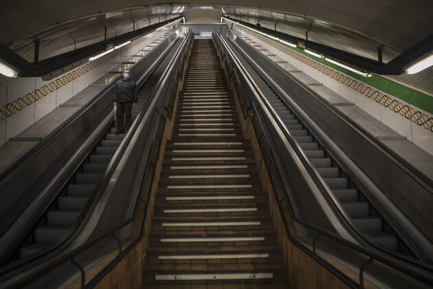 April 24, 2020, Madrid, Spain: A man using the empty access escalators of the Madrid Metro Station during the covid 19 crisis..Day 41 of the state of alarm due to the Coronavirus health crisis. Spain has had more than 200,000 confirmed cases of COVID-19 and over 20,000 reported deaths. Daily deaths from coronavirus have dropped in the last 24 hours to 367, the lowest rate in a month. Madrid Spain - ZUMAs197 20200424_zaa_s197_117 Copyright: xGuillermoxGutierrezx