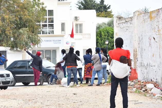 TUNIS, TUNISIA - April 24: African immigrants wait for aid packages distributed by the municipality of Kram on April 24, 2020 in Tunis, Tunisia. African immigrants affected by new type of coronavirus precautions (Covid-19) in Tunisia NEWS : Covid 19 Coronavirus en Tunisie - Tunis - 24 04 2020 WASSIMJDIDI PANORAMIC 