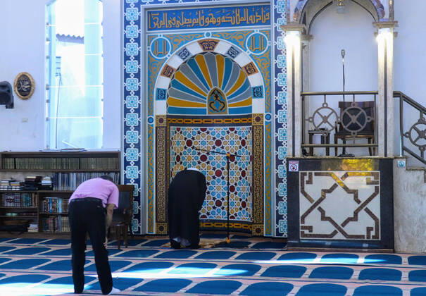 FOZ DO IGUAÇU, PR - 24.04.2020: MESQUITAS FECHADAS - Ramadan is a holy month of Islam, where practitioners of religion make daily fasts from sunrise to sunset. However, in times of pandemic, the tradition had to be adapted, maintaining prayer and fasting, but with some concessions. Due to COVID-19, mosques are avoiding crowds, transmitting daily prayers via social networks. At the Omar Ibn Al-Khattab Mosque in Foz do Iguaçu, Sheikh Oussama El Zahed kept the prayers that come to Muslim homes via the internet. x1906978x  ChristianxRizzi