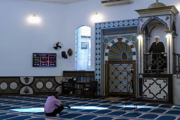 FOZ DO IGUAÇU, PR - 24.04.2020: MESQUITAS FECHADAS - Ramadan is a holy month of Islam, where practitioners of religion make daily fasts from sunrise to sunset. However, in times of pandemic, the tradition had to be adapted, maintaining prayer and fasting, but with some concessions. Due to COVID-19, mosques are avoiding crowds, transmitting daily prayers via social networks. At the Omar Ibn Al-Khattab Mosque in Foz do Iguaçu, Sheikh Oussama El Zahed kept the prayers that come to Muslim homes via the internet. x1906984x  ChristianxRizzi