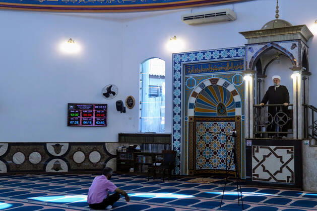 FOZ DO IGUAÇU, PR - 24.04.2020: MESQUITAS FECHADAS - Ramadan is a holy month of Islam, where practitioners of religion make daily fasts from sunrise to sunset. However, in times of pandemic, the tradition had to be adapted, maintaining prayer and fasting, but with some concessions. Due to COVID-19, mosques are avoiding crowds, transmitting daily prayers via social networks. At the Omar Ibn Al-Khattab Mosque in Foz do Iguaçu, Sheikh Oussama El Zahed kept the prayers that come to Muslim homes via the internet. x1906987x  ChristianxRizzi