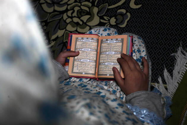 April 24, 2020, Gaza City, Gaza Strip, Palestinian Territory: A Palestinian family reads the Qur™an during a night prayer known as Tarawih in their home after the mosques are closed after clerics took protective measures in a bid to stem the spread of the novel coronavirus as a precaution against the spread of the coronavirus (COVID-19), in Gaza City on April 24, 2020. Muslims across the world are preparing for the Islamic holy fasting month of Ramadan, which prohibits eating, drinking, smoking from dawn to dusk Gaza City Palestinian Territory - ZUMAap3_ 20200424_zaf_ap3_267 Copyright: xMahmoudxAjjourx