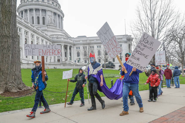 April 24, 2020, Madison, WI, USA: MADISON, WI - APRIL 24: At a Rally to Reopen Wisconsin , Safer at Home several young protesters demonstrate against measures enacted to mitigate the Coronavirus on April 24, 2020 at the Wisconsin state Capitol in Madison, WI. ( Icon Sportswire) Madison USA - ZUMAi88_ 20200424_zaf_i88_006 Copyright: xLawrencexIlesx