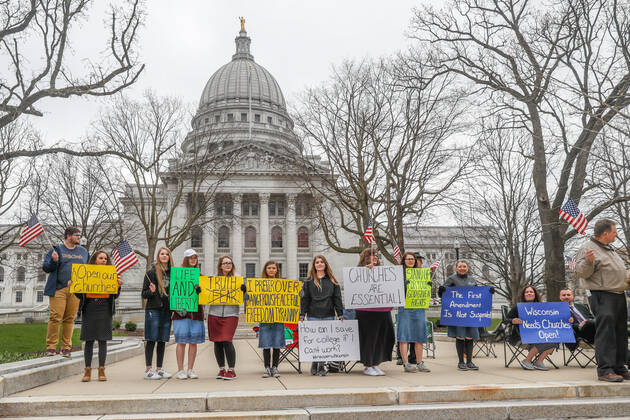 April 24, 2020, Madison, WI, USA: MADISON, WI - APRIL 24: At a Rally to Reopen Wisconsin , Safer at Home protesters demonstrate against measures enacted to mitigate the Coronavirus on April 24, 2020 at the Wisconsin state Capitol in Madison, WI. ( Icon Sportswire) Madison USA - ZUMAi88_ 20200424_zaf_i88_009 Copyright: xLawrencexIlesx