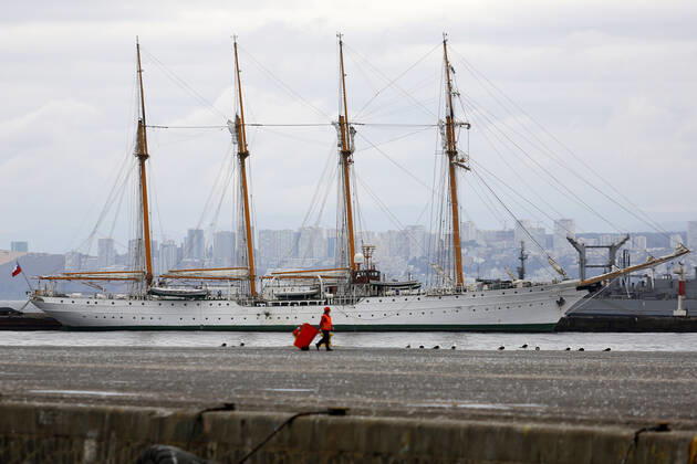 Valparaiso, 24 April 2020 School ship Esmeralda remains in Valparaiso molo de abrigo Raul Zamora Aton Chile, Valparaiso Chile Aton 414291  Copyright: RAULxZAMORA ATONCHILE