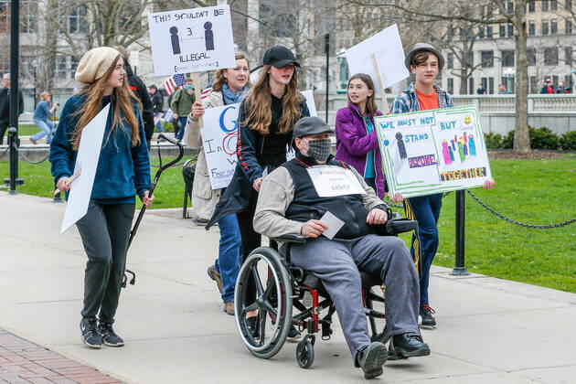 April 24, 2020, Madison, WI, USA: MADISON, WI - April 24: At a Rally to Reopen Wisconsin , Safer at Home protesters demonstrate against measures enacted to mitigate the corona virus on April 24, 2020 at the Wisconsin state Capitol in Madison, WI. ( Icon Sportswire) Madison USA - ZUMAi88_ 20200424_zaf_i88_021 Copyright: xLawrencexIlesx