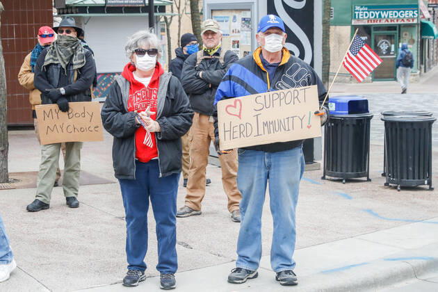 April 24, 2020, Madison, WI, USA: MADISON, WI - April 24: Some protesters at a Rally to Reopen Wisconsin wore masks while demonstrating against measures enacted to mitigate the corona virus on April 24, 2020 at the Wisconsin state Capitol in Madison, WI. ( Icon Sportswire) Madison USA - ZUMAi88_ 20200424_zaf_i88_025 Copyright: xLawrencexIlesx