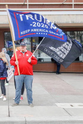 April 24, 2020, Madison, WI, USA: MADISON, WI - April 24: A lone Trump supporter listens to speeches at a Rally to Reopen Wisconsin protesting against measures enacted to mitigate the corona virus on April 24, 2020 at the Wisconsin state Capitol in Madison, WI. ( Icon Sportswire) Madison USA - ZUMAi88_ 20200424_zaf_i88_026 Copyright: xLawrencexIlesx