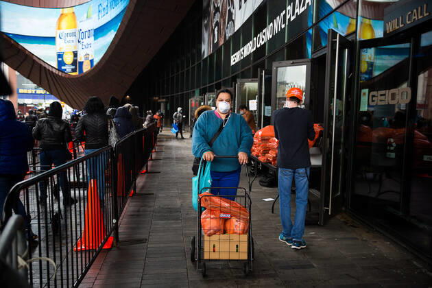 (200424) -- NEW YORK, April 24, 2020 (Xinhua) -- People pick up food at a food bank distribution site in the Brooklyn borough of New York, the United States, on April 24, 2020. More than 50,000 people have died of COVID-19 in the United States while debates are heightening over reopening the country s economy severely battered by the virus. A total of 870,468 cases have been reported in the United States with the death toll reaching 50,031 as of 11 a.m. Friday (1500 GMT), according to the Center for Systems Science and Engineering (CSSE) at Johns Hopkins University. (Photo by Michael Nagle Xinhua) U.S.-NEW YORK-COVID-19-DEATH TOLL 