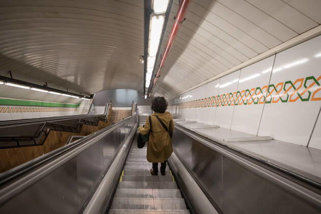 April 24, 2020, Madrid, Spain: A woman using the empty access escalators of the Madrid Metro Station during the covid 19 crisis..Day 41 of the state of alarm due to the Coronavirus health crisis. Spain has had more than 200,000 confirmed cases of COVID-19 and over 20,000 reported deaths. Daily deaths from coronavirus have dropped in the last 24 hours to 367, the lowest rate in a month. Madrid Spain - ZUMAs197 20200424_zaa_s197_210 Copyright: xGuillermoxGutierrezx