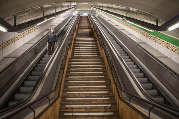 April 24, 2020, Madrid, Spain: A man using the empty access escalators of the Madrid Metro Station during the covid 19 crisis..Day 41 of the state of alarm due to the Coronavirus health crisis. Spain has had more than 200,000 confirmed cases of COVID-19 and over 20,000 reported deaths. Daily deaths from coronavirus have dropped in the last 24 hours to 367, the lowest rate in a month. Madrid Spain - ZUMAs197 20200424_zaa_s197_213 Copyright: xGuillermoxGutierrezx