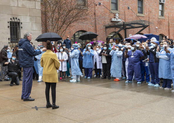 Daily life in New York amid COVID-19 pandemic Mayor Bill de Blasio and first lady Chirlane McCray thanking nurses, doctors, medical staff for their work during COVID-19 at Kings County Hospital New York New York United States Copyright: LevxRadin