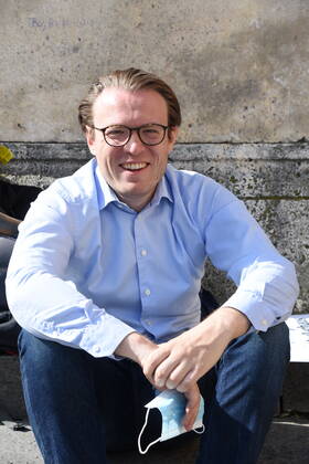 Stefan Stiftl Gastronom Muenchen 24.04.20 Odeonsplatz Aktionstag von Leadersclub-Leere Stuehle-wegen des Corona Virus Muenchen