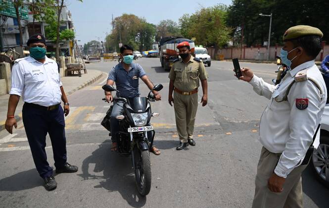 April 25, 2020, Prayagraj, Uttar Pradesh, India: Prayagraj: Police issue challan to commuter allegedly violating lockdown during a government-imposed nationwide lockdown as a preventive measure against the COVID-19 coronavirus, in Allahabad on April 24, 2020. Prayagraj India - ZUMAv115 20200425_zap_v115_015 Copyright: xPrabhatxKumarxVermax