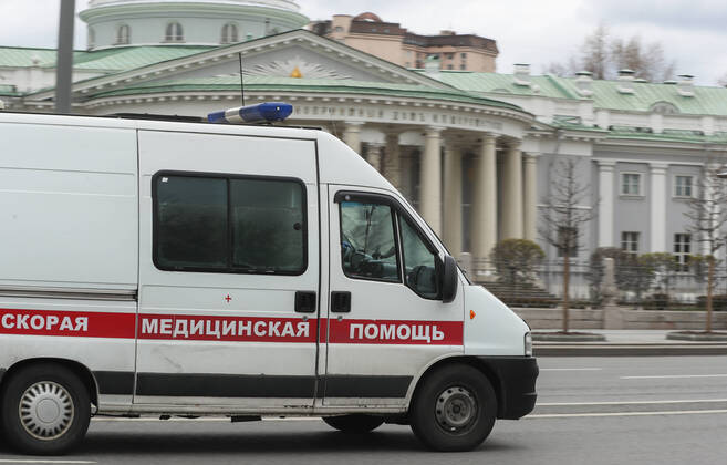 MOSCOW, RUSSIA - APRIL 25, 2020: An ambulance goes past buildings of Sklifosovsky Research Institute for Emergency Medicine (hospital) in central Moscow during the pandemic of the novel coronavirus disease (COVID-19). Since 30 March, Moscow has been on lockdown. Earlier, the Russian government announced a paid period off work for employed people, which has been extended till the end of April. As of 25 April 2020, Russia has reported more than 68,700 confirmed cases of the novel coronavirus infection, with more than 36,800 confirmed cases in Moscow. Vladimir Gerdo TASS  TS0D7071