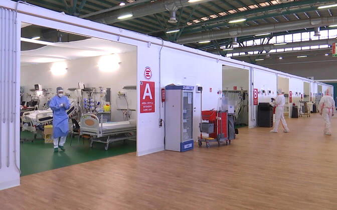 Coronavirus in Italien, EindrÃ¼cke aus Brescia LOMBARDY, ITALY - APRIL 25, 2020: Pictured in this video grab are medical staff members in protective gear in an intensive care unit in a field hospital in Bergamo. Russian military medics have helped Italian medical staff to cure 40 patients suffering from the novel coronavirus disease (COVID-19). Additionally, a team of Italian and Russian CBRN defence specialists have disinfected the indoor premises of three medical institutions and surrounding roads in the neighbouring city of Brescia. Russia has sent military virologists, epidemiologists and CBRN defence specialists to Italy to help battle the pandemic of the novel coronavirus disease (COVID-19). Video grab. The Defence Ministry of the Russian Federation TASS  TS0D7076