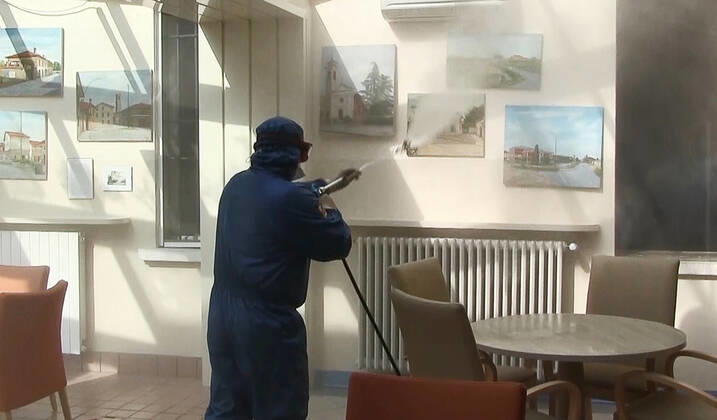 Coronavirus in Italien, EindrÃ¼cke aus Brescia LOMBARDY, ITALY - APRIL 25, 2020: Pictured in this video grab is a Russian military officer in protective gear spraying disinfectant a health care residence in the province of Brescia. Russian Army chemical, biological and radiological defence specialists and their Italian colleagues are currently involved in the disinfection of care homes for the elderly in the municipalities of Orzinuovi, Orzivecchi and Barbariga in the province of Brescia. Russia has sent military virologists, epidemiologists and CBRN defence specialists to Italy to help battle the pandemic of the novel coronavirus disease (COVID-19). Video grab. The Defence Ministry of the Russian Federation TASS  TS0D7079