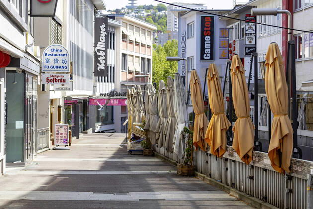 DEU, Deutschland, Baden-Württemberg, Stuttgart, 24.04.2020: Auswirkungen der Corona-Krise: Restaurants und Gaststätten sind geschlossen.
