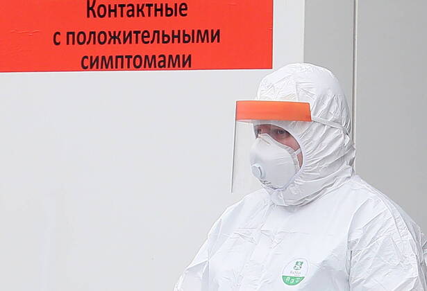 MOSCOW, RUSSIA â€“ APRIL 25, 2020: A medical staff worker in protective gear at the Novomoskovsky multipurpose medical centre for patients with suspected COVID-19 coronavirus infection, in Kommunarka, Novomoskovsky Administrative District of Moscow. As of 25 April 2020, Russia has reported more than 68,700 confirmed cases of the novel coronavirus, with more than 36,800 confirmed cases in Moscow. Gavriil Grigorov TASS  TS0D70BF