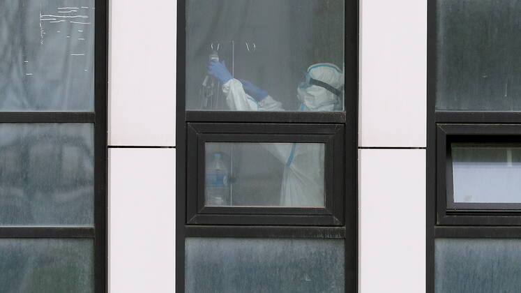 MOSCOW, RUSSIA â€“ APRIL 25, 2020: A medical staff worker in protective gear at the Novomoskovsky multipurpose medical centre for patients with suspected COVID-19 coronavirus infection, in Kommunarka, Novomoskovsky Administrative District of Moscow. As of 25 April 2020, Russia has reported more than 68,700 confirmed cases of the novel coronavirus, with more than 36,800 confirmed cases in Moscow. Gavriil Grigorov TASS  TS0D70C6