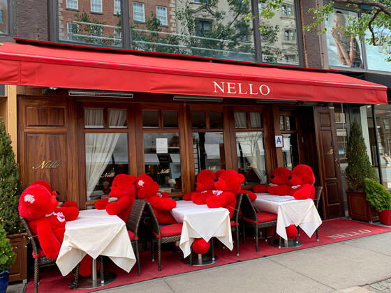 April 25, 2020, New York, USA: (NEW) Covid-19:Teddy bears substitute customers in a restaurant.April 25,2020,New York,USA:Because of the absence of customers who normally eats at their restaurant on Madison Avenue,Nello restaurant has decided to sit red teddy bears on their seats substituting humans.The restaurant only operates take out and delivery services during this Coronavirus pandemic.The stay at home,no agglomeration of people and business closure order in the city continue except for essential ones...Credit: Thenews2 New York - ZUMAn293 20200425_znp_n293_002 Copyright: xNiyixFotex