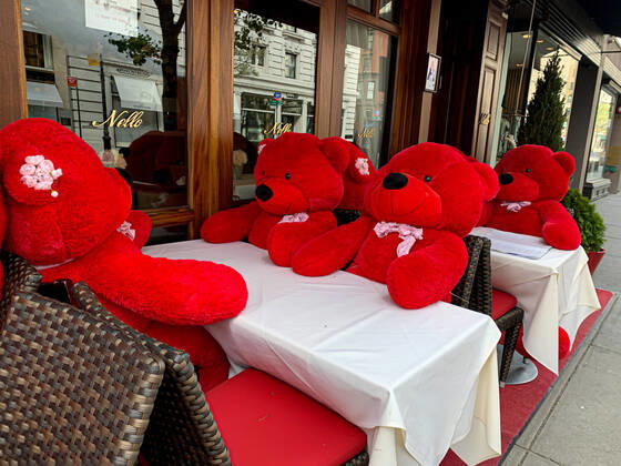 April 25, 2020, New York, USA: (NEW) Covid-19:Teddy bears substitute customers in a restaurant.April 25,2020,New York,USA:Because of the absence of customers who normally eats at their restaurant on Madison Avenue,Nello restaurant has decided to sit red teddy bears on their seats substituting humans.The restaurant only operates take out and delivery services during this Coronavirus pandemic.The stay at home,no agglomeration of people and business closure order in the city continue except for essential ones...Credit: Thenews2 New York - ZUMAn293 20200425_znp_n293_003 Copyright: xNiyixFotex