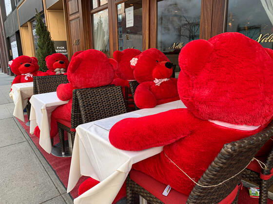 April 25, 2020, New York, USA: (NEW) Covid-19:Teddy bears substitute customers in a restaurant.April 25,2020,New York,USA:Because of the absence of customers who normally eats at their restaurant on Madison Avenue,Nello restaurant has decided to sit red teddy bears on their seats substituting humans.The restaurant only operates take out and delivery services during this Coronavirus pandemic.The stay at home,no agglomeration of people and business closure order in the city continue except for essential ones...Credit: Thenews2 New York - ZUMAn293 20200425_znp_n293_006 Copyright: xNiyixFotex
