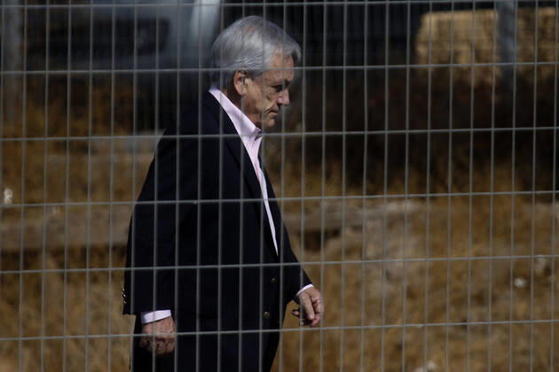 Santiago, April 25, 2020 The President of the Republic Sebastian Pinera, receives the arrival of 72 new mechanical fans, from Amsterdam in the New Pudahuel Airport Javier Salvo Aton Chile, Santiago Chile Aton 414361  Copyright: JAVIERxSALVO ATONCHILE