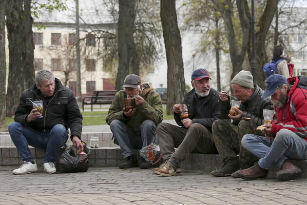 MINSK, BELARUS - APRIL 25, 2020: Homeless men receive food aid from volunteers in Minsk s Mikhailovsky Garden Square. Natalia Fedosenko TASS  TS0D7109