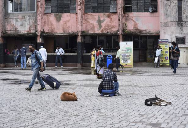April 25, 2020, Guwahati, Assam, India: People arrived at a bus stop to catch a bus, state authorities eased restrictions on inter-district travel for three days, during the nationwide lockdown to curb the spread of coronavirus, in Guwahati. Guwahati India - ZUMAt232 20200425_zip_t232_005 Copyright: xDavidxTalukdarx