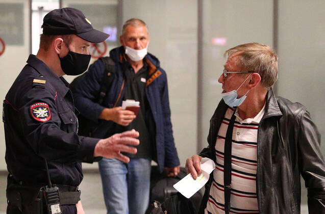 KALININGRAD REGION, RUSSIA - APRIL 25, 2020: Police officers meet Russian sailors evacuated by an Ural Airlines charter flight from the Spanish port of Las Palmas, at Kaliningrad s Khrabrovo International Airport. On March 27, the Russian government ordered an international flight ban amid the ongoing COVID-19 pandemic, so around 400 Russian sailors, including those 200 from Kaliningrad, found themselves stranded at Gran Canaria Airport. Vitaly Nevar TASS  TS0D7140