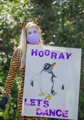 April 25, 2020, Santa Barbara, California, USA: Faced with a severe financial crisis due to the coronavirus pandemic, the Santa Barbara Zoo, closed since March 17, hosted a Ã’Drive By, Wave HiO donation parade, allowing people to make donations as they drove through the zoos parking lot. Santa Barbara USA - ZUMAh13_ 20200425_zaf_h13_003 Copyright: xPJxHellerx