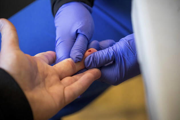(200425) -- NEW YORK, April 25, 2020 (Xinhua) -- A healthcare worker takes a sample at a New York State Department of Health COVID-19 antibody testing center at Steve s 9th Street Market in Brooklyn, New York, the United States, on April 25, 2020. Global COVID-19 deaths surpassed 200,000 on Saturday afternoon, according to the Center for Systems Science and Engineering (CSSE) at Johns Hopkins University. A total of 200,698 people have died of the disease as of 1:50 p.m. (1750 GMT) among 2,865,938 cases worldwide, the CSSE data showed. The United States suffered the most fatalities at 52,782 as its total cases reached 924,576. (Photo by Michael Nagle Xinhua) U.S.-NEW YORK-COVID-19-ANTIBODY TESTING