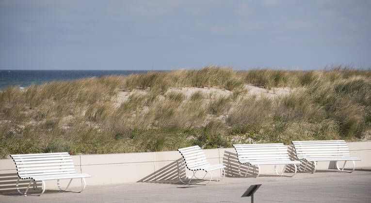 Der leere Ostseestrand am Sonntag in Rostock-Warnemünde, Mecklenburg-Vorpommern. Rostock Waenemünde
