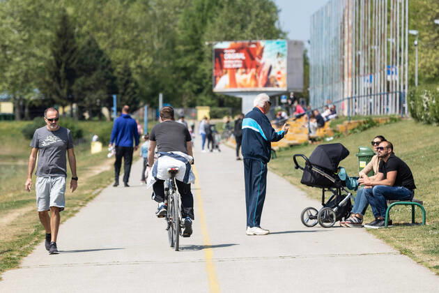 Sunny day at Jarun Lake 26.04.2020., Croatia, Zagreb - In spite of everything, a beautiful sunny day attracted many walkers and recreationalists to Jarun. DavorxPuklavec PIXSELL