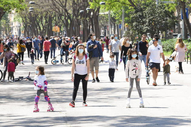 NEWS : Covid 19 Coronavirus en espagne - Barcelone - 26 04 2020 Deconfinement partiel des enfants a Barcelone NEWS : Deconfinement partiel des enfants - barcelone - 26 04 2020 PacoLargo Panoramic 