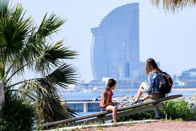 NEWS : Covid 19 Coronavirus en espagne - Barcelone - 26 04 2020 Deconfinement partiel des enfants a Barcelone NEWS : Deconfinement partiel des enfants - barcelone - 26 04 2020 PacoLargo Panoramic 