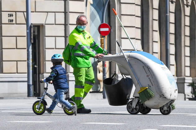 NEWS : Covid 19 Coronavirus en espagne - Barcelone - 26 04 2020 Deconfinement partiel des enfants a Barcelone NEWS : Deconfinement partiel des enfants - barcelone - 26 04 2020 PacoLargo Panoramic 