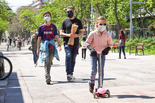 NEWS : Covid 19 Coronavirus en espagne - Barcelone - 26 04 2020 Deconfinement partiel des enfants a Barcelone NEWS : Deconfinement partiel des enfants - barcelone - 26 04 2020 PacoLargo Panoramic 
