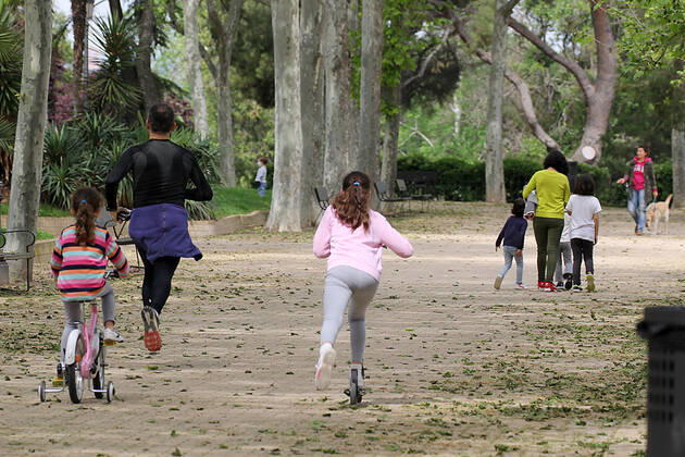 Some families in a park of Madrid during the first day of permission so that the children can spend an hour daily on the street during the health crisis due to the Covid-19 virus pandemic - Coronaviruss. April 26,2020. (2020042672)
