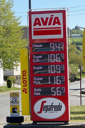 Tiefpreis Diesel, 26.04.2020 Gesehen heute an AVIA-Tankstelle in Malberg (Westerwaldkreis). Tiefpreis Diesel, 26.04.2020 Gesehen heute an AVIA-Tankstelle in Malberg (Westerwaldkreis). Malberg Ortsmitte Deutschland