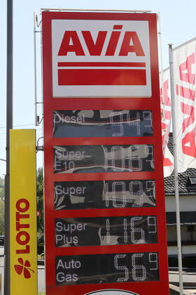 Tiefpreis Diesel, 26.04.2020 Gesehen heute an AVIA-Tankstelle in Malberg (Westerwaldkreis). Tiefpreis Diesel, 26.04.2020 Gesehen heute an AVIA-Tankstelle in Malberg (Westerwaldkreis). Malberg Ortsmitte Deutschland
