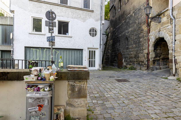 DEU, Deutschland, Baden-Württemberg, Esslingen, 26.04.2020: Take-away statt Restaurantbesuch. Der Außer-Haus-Verkauf während der Corona-Krise lässt die Müllberge in den Städten wachsen.