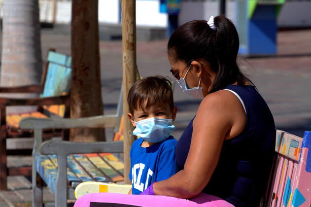 Children return to the streets in Canary Islands The children return to the streets in Spain where, according to a government decree, they will be able to leave the confinement to walk since this Sunday, April 26, due to the covid-19 pandemic, more than 22,000 people have died. Tenerife Spain Copyright: MercedesxMenendez