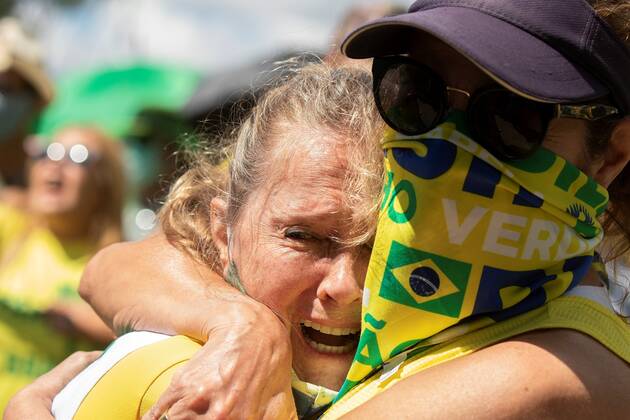 Followers of Brazilian President Jair Bolsonaro got together for a demonstration supporting him, in Brasilia, Brazil, 26 April 2020. Followers of President Bolsonaro have not paid attention to Brasilia s Federal Government measures for containing the coronavirus spread and got together for a supporting demonstration. Brazilian President Jair Bolsonaro supporters demonstration in Brasilia !ACHTUNG: NUR REDAKTIONELLE NUTZUNG!  Copyright: xJoédsonxAlvesx AME5871 20200426-637235275902831652