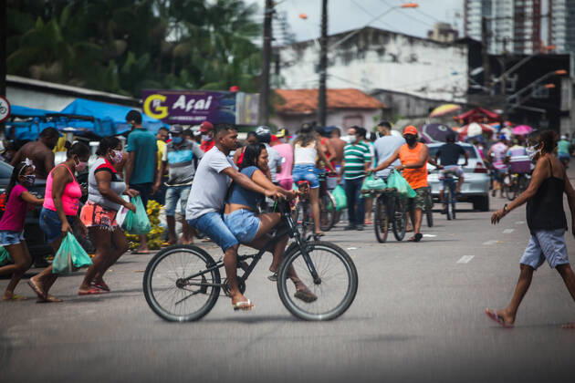 Coronavirus in Brasilien, Eindrücke aus Belem BELÉM, PA - 26.04.2020: DEFENSORIA PÚBLICA DO PARÁ ORDENA LOCKDOWN - Public Defender of the State of Pará decrees the closure of non-essential economic activities for city halls in the metropolitan region of Belém. The lockdown is requested because many commercial establishments and the population are not obeying social isolation orders to prevent the spread of coronavirus. Movement on the streets of Belém this Sunday (26) was small but the agglomerations continue. x1907313x  FilipexBispo