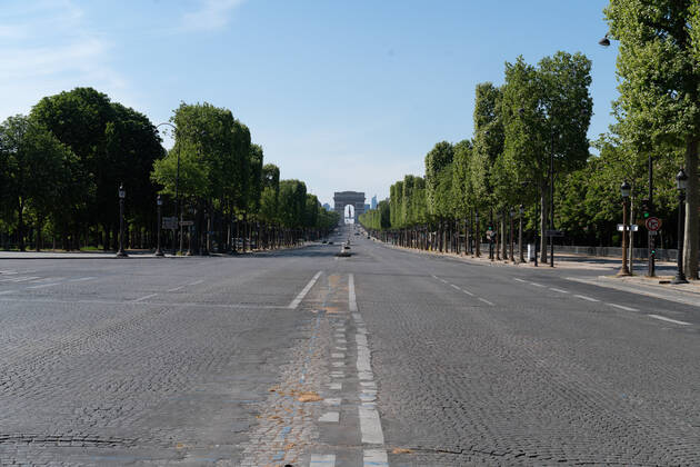 April 26, 2020, Paris, FR: (INT) Covid-19:Empty Paris. April 26,2020, Paris,France:Some touristic hotspots in Paris city like Cafe Les Deux Magots, Arc de Triomphe et Champs-Elysees, Champs-Elysees, Jardin du Luxembours, Pont Alexandre III, La Sorbonne , Marche aux puces,Montmartre street continued to be very empty during this covid-19 pandemic this Sunday. ..Credit: Thenews2 Paris - ZUMAn293 20200426_znp_n293_004 Copyright: xEricxBrommex